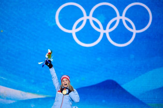 220206 Therese Johaug of Norway celebrates at the medal ceremony for women s cross country skiing skiathlon during day 2 of the 2022 Winter Olympics on February 6, 2022 in Zhangjiakou. Photo: Joel Marklund BILDBYRAN kod JM JM0272 bbeng Olympic Games, Olympische Spiele, Olympia, OS olympics winter olympics os ol olympiska spel vinter-os olympiske leker peking peking 2022 beijing 2022 beijing 2022 olympic games beijing 2022 winter olympic games peking-os beijing-ol vinter-ol medaljceremoni medaljeseremoni medal ceremony norge jubel Copyright: JOELxMARKLUND BB220206JM034