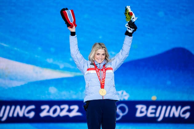 220206 Therese Johaug of Norway celebrates at the medal ceremony for women s cross country skiing skiathlon during day 2 of the 2022 Winter Olympics on February 6, 2022 in Zhangjiakou. Photo: Joel Marklund BILDBYRAN kod JM JM0272 bbeng Olympic Games, Olympische Spiele, Olympia, OS olympics winter olympics os ol olympiska spel vinter-os olympiske leker peking peking 2022 beijing 2022 beijing 2022 olympic games beijing 2022 winter olympic games peking-os beijing-ol vinter-ol medaljceremoni medaljeseremoni medal ceremony norge jubel Copyright: JOELxMARKLUND BB220206JM035