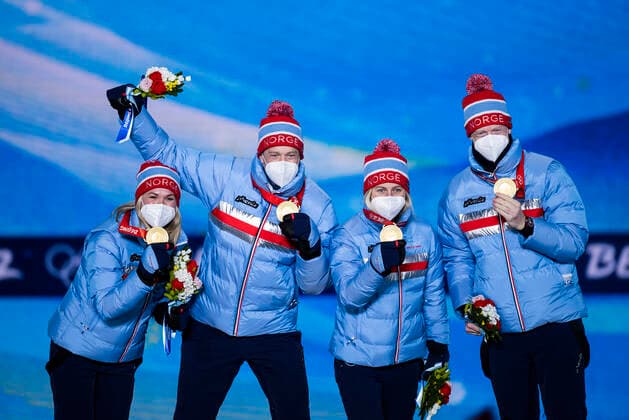 220206 Tiril Eckhoff, Marte Olsbu Roeiseland, Tarjei Boe of and Johannes Thingnes Boe of Norway at the medal ceremony for biathlon mixed relay during day 2 of the 2022 Winter Olympics on February 6, 2022 in Zhangjiakou. Photo: Joel Marklund BILDBYRAN kod JM JM0272 bbeng Olympic Games, Olympische Spiele, Olympia, OS olympics winter olympics os ol olympiska spel vinter-os olympiske leker peking peking 2022 beijing 2022 beijing 2022 olympic games beijing 2022 winter olympic games peking-os beijing-ol vinter-ol medaljceremoni medaljeseremoni medal ceremony norge Copyright: JOELxMARKLUND BB220206JM044