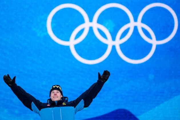 Sport Bilder des Tages 220206 Walter Wallberg of Sweden celebrates at the medal ceremony for men s moguls during day 2 of the 2022 Winter Olympics on February 6, 2022 in Zhangjiakou. Photo: Joel Marklund BILDBYRAN kod JM JM0272 bbeng Olympic Games, Olympische Spiele, Olympia, OS olympics winter olympics os ol olympiska spel vinter-os olympiske leker peking peking 2022 beijing 2022 beijing 2022 olympic games beijing 2022 winter olympic games peking-os beijing-ol vinter-ol medaljceremoni medaljeseremoni medal ceremony sverige jubel guld Copyright: JOELxMARKLUND BB220206JM045