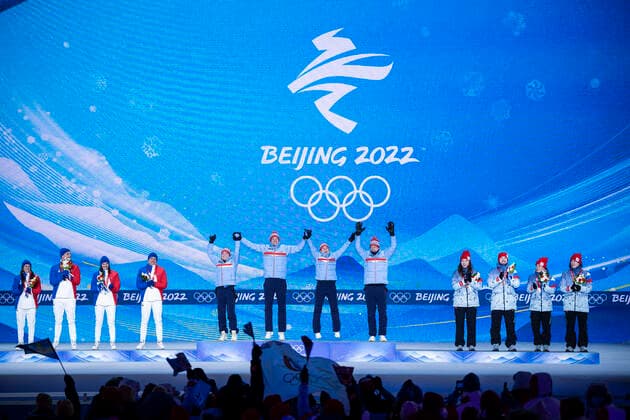220206 Anais Ouchet Chevalier, Julia Simon, Emilien Jacquelin and Quentin Maillet Fillon of France, Tiril Eckhoff, Marte Olsbu Roeiseland, Tarjei Boe of and Johannes Thingnes Boe of Norway, Uliana Nigmatullina, Kristina Reztsova, Alexander Loginov and Eduard Latypov of ROC (Russia) celebrate at the medal ceremony for biathlon mixed relay during day 2 of the 2022 Winter Olympics on February 6, 2022 in Zhangjiakou. Photo: Joel Marklund BILDBYRAN kod JM JM0272 bbeng Olympic Games, Olympische Spiele, Olympia, OS olympics winter olympics os ol olympiska spel vinter-os olympiske leker peking peking 2022 beijing 2022 beijing 2022 olympic games beijing 2022 winter olympic games peking-os beijing-ol vinter-ol medaljceremoni medaljeseremoni medal ceremony norge Copyright: JOELxMARKLUND BB220206JM065