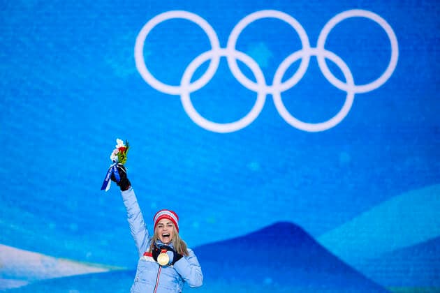220206 Therese Johaug of Norway celebrates with her gold medal at the medal ceremony for women s cross country skiing skiathlon during day 2 of the 2022 Winter Olympics on February 6, 2022 in Zhangjiakou. Photo: Joel Marklund BILDBYRAN kod JM JM0272 bbeng Olympic Games, Olympische Spiele, Olympia, OS olympics winter olympics os ol olympiska spel vinter-os olympiske leker peking peking 2022 beijing 2022 beijing 2022 olympic games beijing 2022 winter olympic games peking-os beijing-ol vinter-ol medaljceremoni medaljeseremoni medal ceremony norge jubel Copyright: JOELxMARKLUND BB220206JM069