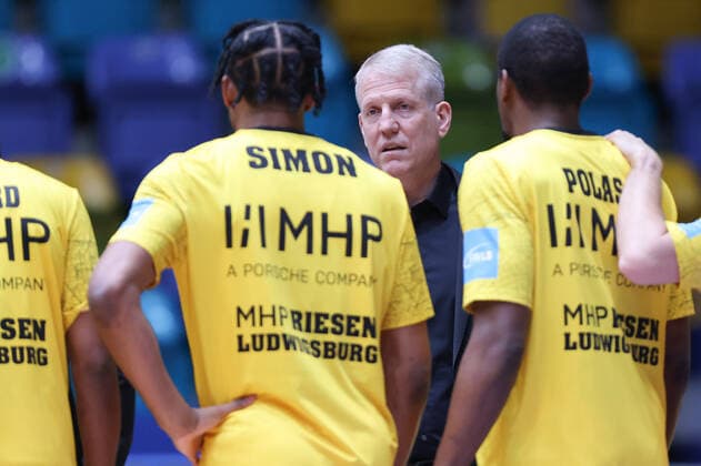 Fraport Skyliners - MHP Riesen Ludwigsburg, easyCredit-BBL Headcoach John Patrick (Ludwigsburg). Basketball-Spiel des easyCredit BBL zwischen den Fraport Skyliners und den MHP Riesen Ludwigsburg am 6. Februar 2022 in der Ballsporthalle in Frankfurt am Main., Frankfurt am Main Hessen Deutschland Ballsporthalle