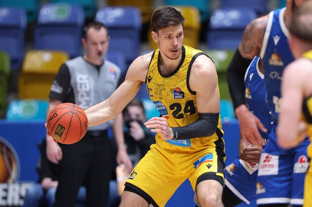 Fraport Skyliners - MHP Riesen Ludwigsburg, easyCredit-BBL Ethan Happ (Ludwigsburg, 24). Basketball-Spiel des easyCredit BBL zwischen den Fraport Skyliners und den MHP Riesen Ludwigsburg am 6. Februar 2022 in der Ballsporthalle in Frankfurt am Main., Frankfurt am Main Hessen Deutschland Ballsporthalle