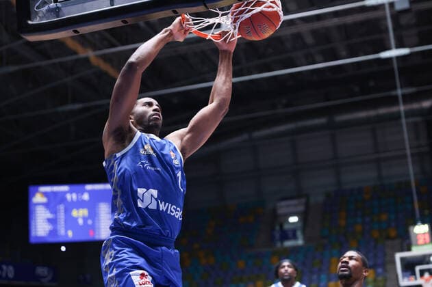 Fraport Skyliners - MHP Riesen Ludwigsburg, easyCredit-BBL Dunking von Jamel McLean (Fraport Skyliners, 1). Basketball-Spiel des easyCredit BBL zwischen den Fraport Skyliners und den MHP Riesen Ludwigsburg am 6. Februar 2022 in der Ballsporthalle in Frankfurt am Main., Frankfurt am Main Hessen Deutschland Ballsporthalle