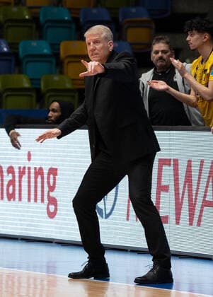 06.02.2022, xsltx, Basketball BBL Bundesliga, Frankfurt Skyliners - MHP Riesen Ludwigsburg emspor, v.l. MHP-Coach John Patrick (DFL DFB REGULATIONS PROHIBIT ANY USE OF PHOTOGRAPHS as IMAGE SEQUENCES and or QUASI-VIDEO) Frankfurt am Main