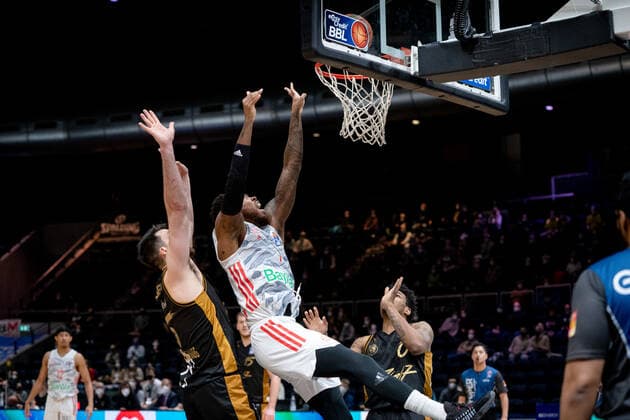Demond Greene (Trainerassistent FC Bayern Muenchen Basketball) am Korb Basketball Loewen Braunschweig - FC Bayern Muenchen Basketball Basketball Loewen Braunschweig - FC Bayern Muenchen Basketball, Basketball, BBL, Saison 2020 2021, 06.02.2022 Braunschweig Copyright: xEibner-Pressefoto DanielxReineltx EP_DRT
