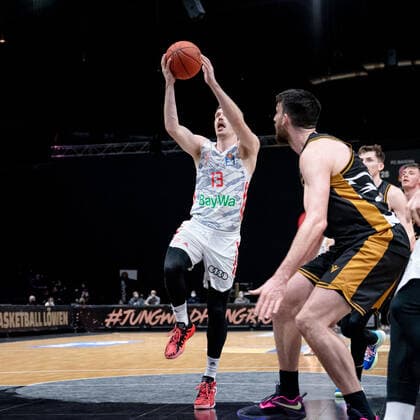 Andreas Obst (Nr. 13 FC Bayern Muenchen Basketball) frei vor dem Korb Basketball Loewen Braunschweig - FC Bayern Muenchen Basketball Basketball Loewen Braunschweig - FC Bayern Muenchen Basketball, Basketball, BBL, Saison 2020 2021, 06.02.2022 Braunschweig Copyright: xEibner-Pressefoto DanielxReineltx EP_DRT