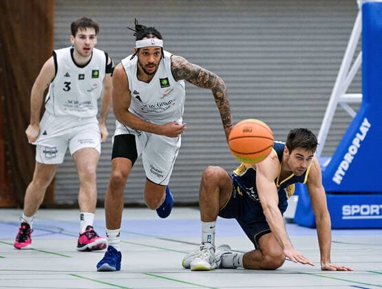 06.02.2022, xpsx, Basketball 2.Bundesliga Pro B, White Wings Hanau - SV Oberhaching Tropics v.l. Dewrell Tisdale Jr. (Hanau) Hanau Hessen Deutschland (DEU)