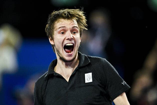 Sport Bilder des Tages joie d Alexander Bublik (Kaz) TENNIS : Open Sud de France 2022 Finale simple messieurs - Montpellier - 06 02 2022 JBAutissier Panoramic 