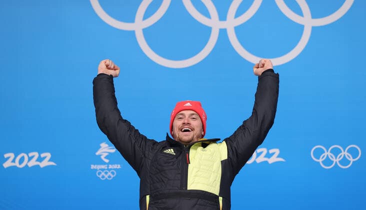 (220206) -- BEIJING, Feb. 6, 2022 -- Gold medallist Germany s Johannes Ludwig celebrates during the awarding ceremony after Men s Singles Run of luge event at the Yanqing National Sliding Centre in Yanqing district of Beijing, capital of China, Feb. 6, 2022. ) (BEIJING2022)CHINA-BEIJING-YANQING-OLYMPIC Winter games, Winterspiele,Spiele, Summer games LUGE-MEN S SINGLES-FINAL(CN) YaoxJianfeng 