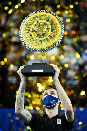 Alexander Bublik (Kaz) brandissant le trophee du vainqueur TENNIS : Open Sud de France 2022 Finale simple messieurs - Montpellier - 06 02 2022 JBAutissier Panoramic 