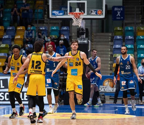 06.02.2022, xsltx, Basketball BBL Bundesliga, Frankfurt Skyliners - MHP Riesen Ludwigsburg emspor, Mitte Nr. 24 Ethan Happ - C (MHP Riesen Ludwigsburg) gehörte zu den Stützen beim 80:71-Erfolg der MHP Riesen Ludwigsburg (DFL DFB REGULATIONS PROHIBIT ANY USE OF PHOTOGRAPHS as IMAGE SEQUENCES and or QUASI-VIDEO) Frankfurt am Main