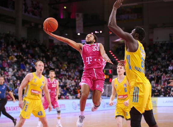 Parker Jackson-Cartwright Telekom Baskets Bonn vs. ALBA BERLIN easyCredit BBL 1. Bundesliga , Saison 2021 2022 , Hauptrunde 20. Spieltag
