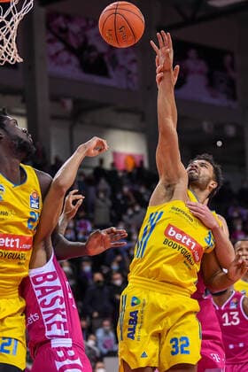 easyCredit BBL, Telekom Baskets Bonn vs. Alba Berlin, 06.02.2022 Johannes Thiemann (Alba Berlin, 32), easyCredit BBL, Telekom Baskets Bonn vs. Alba Berlin am 06.02.2022 im Telekom Dome Bonn, Bonn (Nordrhein-Westfalen) Copyright: xBEAUTIFULxSPORTS Mueller-Laschetx