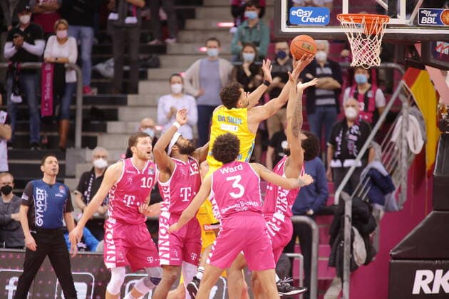 Telekom Baskets Bonn vs. Oscar da Silva ALBA BERLIN easyCredit BBL 1. Bundesliga , Saison 2021 2022 , Hauptrunde 20. Spieltag