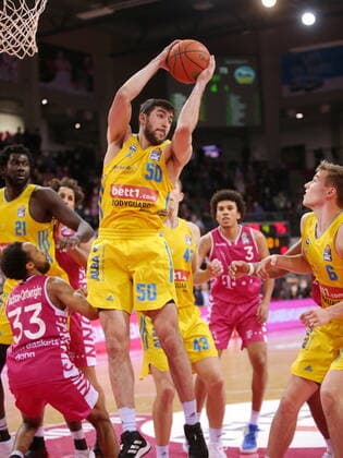 Telekom Baskets Bonn vs. Yovel Zoosman ALBA BERLIN easyCredit BBL 1. Bundesliga , Saison 2021 2022 , Hauptrunde 20. Spieltag