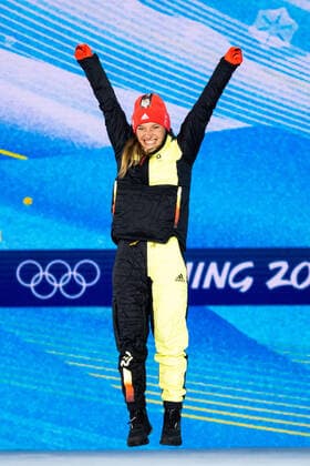 OLYMPICS - Winter Olympic Games, Olympische Spiele, Olympia, OS Beijing 2022 ZHANGJIAKOU,CHINA,06.FEB.22 - OLYMPICS, NORDIC SKIING, Ski jumping, Skispringen, Ski, nordisch - Winter Olympic Games Beijing 2022, normal hill, ladies, award ceremony. Image shows the rejoicing of Katharina Althaus (GER).  GEPAxpictures xMaticxKlansek