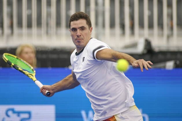 Tennis, ATP-Turnier in Dallas DALLAS, TX - FEBRUARY 06: Ernesto Escobedo (USA) focuses on the ball during the qualifying round of the Dallas Open on February 6, 2022 at the Styslinger Altec Tennis Complex in Dallas, TX. (Photo by George Walker Icon Sportswire) TENNIS: FEB 06 Dallas Open Icon22020635