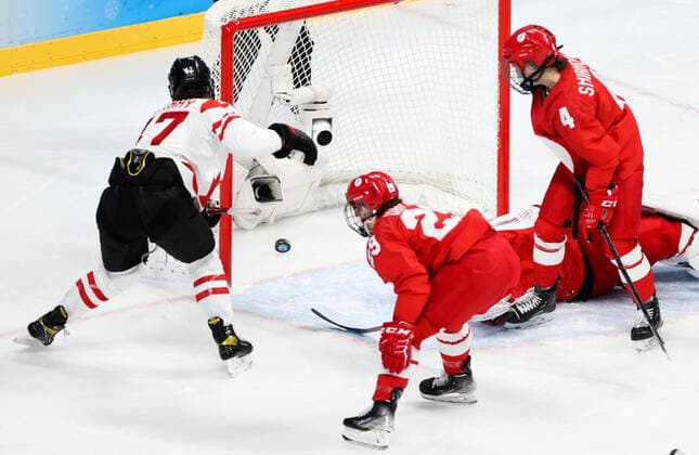 BEIJING, CHINA - FEBRUARY 7, 2022: Jamie Lee RattRay (L) of Canada scores in the women s Group A Ice hockey, Eishockey match against the ROC Team at the 2022 Winter Olympic Games, Olympische Spiele, Olympia, OS at the Wukesong Sports Centre. Anton Novoderezhkin TASS  TS121B25