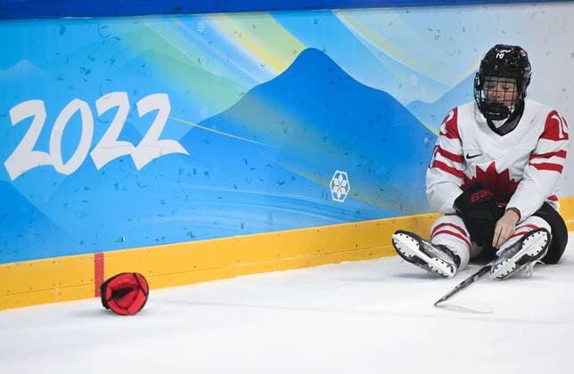 China Olympics 2022 Ice hockey, Eishockey Women ROC - Canada 8106763 07.02.2022 Canada s Sarah Fillier sits on the ice in the ice hockey women s preliminary round group A match between the Russian Olympic Committee s team and Canada during the Beijing 2022 Winter Olympic Games, Olympische Spiele, Olympia, OS at Wukesong Sports Centre in Beijing, China. Vladimir Astapkovich Sputnik Beijing China  Copyright: xVladimirxAstapkovichx