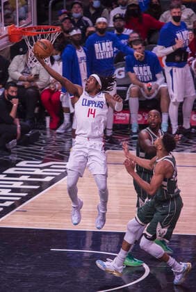 February 6, 2022, Los Angeles, California, USA: Terance Mann 14 of the Los Angeles Clippers scores during their NBA, Basketball Herren, USA game against the Milwaukee Bucks on Sunday February 6, 2022 at Crypto.com Arena in Los Angeles, California. Clippers lose to Bucks, 113-137. ARIANA RUIZ PI Los Angeles USA - ZUMAp124 20220206_zaa_p124_068 Copyright: xArianaxRuizx