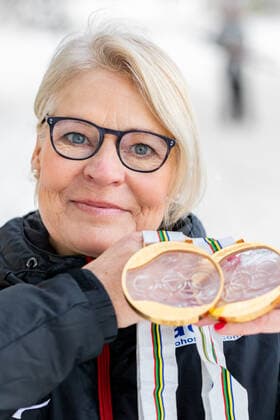13.01.2022, GER, Fotoshooting mit Georg Hackl und Gunda Niemann-Stirnemann, 30 Jahre nach den Olympischen Spielen in Albertville als sie nationale Sportgeschichte schrieben. Als Erste gewannen sie in der ersten deutschen Olympia-Mannschaft nach der Wiedervereinigung Gold. Gunda Niemann-Stirnemann Oberhof Rennsteig Thueringer Wald Grenzadler Thueringen Germany *** 13 01 2022, GER, photo shooting with Georg Hackl and Gunda Niemann Stirnemann, 30 years after the Olympic Games in Albertville when they made national sports history First to win gold in the first German Olympic team after reunification Gunda Niemann Stirnemann Oberhof Rennsteig Thueringer Wald Grenzadler Thueringen Germany