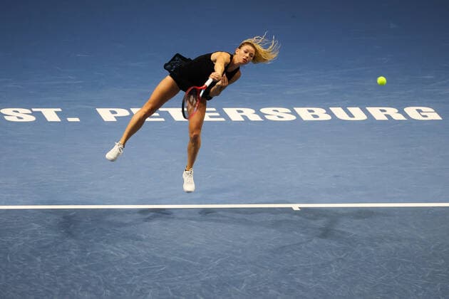 ST PETERSBURG, RUSSIA - FEBRUARY 7, 2022: Italy s Camila Giorgi in her Round of 32 tennis singles match against Russia s Yekaterina Alexandrova as part of the 2022 WTA, Tennis Damen St Petersburg Ladies Trophy at Sibur Arena. Alexander Demianchuk TASS  TS121C22
