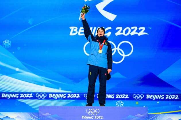220207 Nils van der Poel of Sweden celebrating at the medal ceremony for men s 5000 meter Speed skating, Eisschnelllauf during day 3 of the 2022 Winter Olympics on February 7, 2022 in Beijing. Photo: Mathias Bergeld BILDBYRAN kod MB MB0311 Olympic Games, Olympische Spiele, Olympia, OS olympics winter olympics os ol olympiska spel vinter-os olympiske leker peking peking 2022 beijing 2022 beijing 2022 olympic games beijing 2022 winter olympic games peking-os beijing-ol vinter-ol 3 bbeng medaljceremoni medaljeseremoni medal ceremony celebration jubel sverige sweden guld Copyright: MATHIASxBERGELD BB220207MB083