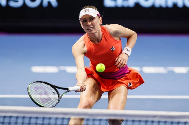 St. Petersburg Ladies Trophy 2022 - Day One Ekaterina Alexandrova of Russia returns the ball to Camila Giorgi of Italy during the women s singles Round of 32 match of the WTA, Tennis Damen 500 St. Petersburg Ladies Trophy 2022 International Tennis Tournament on February 7, 2022 at the Sibur Arena in Saint Petersburg, Russia. Saint Petersburg Russia  Copyright: xMikexKireevx originalFilename:kireev-stpeters220207_npqnl.jpg