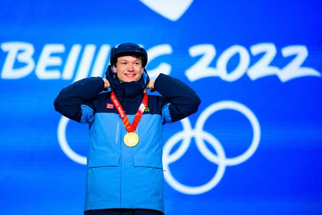 220207 Nils van der Poel of Sweden celebrating at the medal ceremony for men s 5000 meter Speed skating, Eisschnelllauf during day 3 of the 2022 Winter Olympics on February 7, 2022 in Beijing. Photo: Mathias Bergeld BILDBYRAN kod MB MB0311 Olympic Games, Olympische Spiele, Olympia, OS olympics winter olympics os ol olympiska spel vinter-os olympiske leker peking peking 2022 beijing 2022 beijing 2022 olympic games beijing 2022 winter olympic games peking-os beijing-ol vinter-ol 3 bbeng medaljceremoni medaljeseremoni medal ceremony celebration jubel sverige sweden guld Copyright: MATHIASxBERGELD BB220207MB085