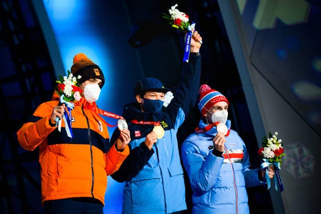 220207 Patrick Roest of Netherlands, Nils van der Poel of Sweden and Hallgeir Engebraten of Norway celebrating at the medal ceremony for men s 5000 meter Speed skating, Eisschnelllauf during day 3 of the 2022 Winter Olympics on February 7, 2022 in Beijing. Photo: Mathias Bergeld BILDBYRAN kod MB MB0311 Olympic Games, Olympische Spiele, Olympia, OS olympics winter olympics os ol olympiska spel vinter-os olympiske leker peking peking 2022 beijing 2022 beijing 2022 olympic games beijing 2022 winter olympic games peking-os beijing-ol vinter-ol 3 bbeng medaljceremoni medaljeseremoni medal ceremony celebration jubel sverige sweden norge norway guld brons Copyright: MATHIASxBERGELD BB220207MB088
