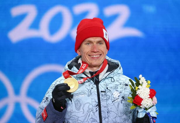 ZHANGJIAKOU, CHINA - FEBRUARY 7, 2022: ROC athlete Alexander Bolshunov celebrates his gold medal during the men s 15km+15km skiathlon victory ceremony at the Medal Plaza as part of the 2022 Winter Olympic Games, Olympische Spiele, Olympia, OS Sergei Bobylev TASS  TS121C6E