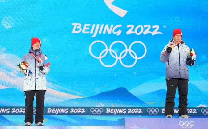 China Olympics 2022 Medal Ceremony 8107139 07.02.2022 Silver medalist Russian Olympic Committee s Denis Spitsov and gold medalist Russian Olympic Committee s Alexander Bolshunov pose on the podium during the medal ceremony for the men s cross-country skiathlon 2x15 km event of the Beijing 2022 Winter Olympic Games, Olympische Spiele, Olympia, OS at the Medal Plaza in Zhangjiakou, China. Pavel Bednyakov Sputnik Zhangjiakou China  Copyright: xPavelxBednyakovx