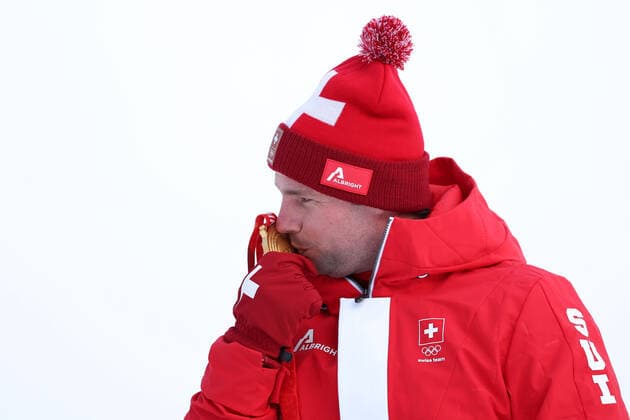 (220207) -- BEIJING, Feb. 7, 2022 -- Beat Feuz of Switzerland poses for a photo during the awarding ceremony of the Alpine Skiing Men s Downhill at the National Alpine Skiing Centre in Yanqing District, Beijing, capital of China, Feb. 7, 2022. ) (BEIJING2022)CHINA-BEIJING-OLYMPIC Winter games, Winterspiele,Spiele, Summer games ALPINE SKIING-MEN S DOWNHILL (CN) ChenxBin 