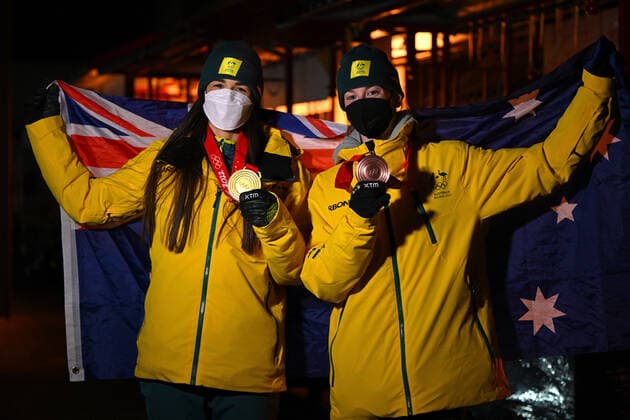 BEIJING WINTER OLYMPICS 2022, Jakara Anthony and Tess Coady of Australia pose for a photograph their gold and bronze medals respectively, at Zhangjiakou, during the 2022 Beijing Winter Olympic Games, Olympische Spiele, Olympia, OS in Beijing, China, Monday, February 7, 2022. ( NO ARCHIVING, EDITORIAL USE ONLY, NO USE IN BOOKS WITHOUT CONSENT BEIJING HEBEI CHINA Copyright: xDANxHIMBRECHTSx 20220208001620999971