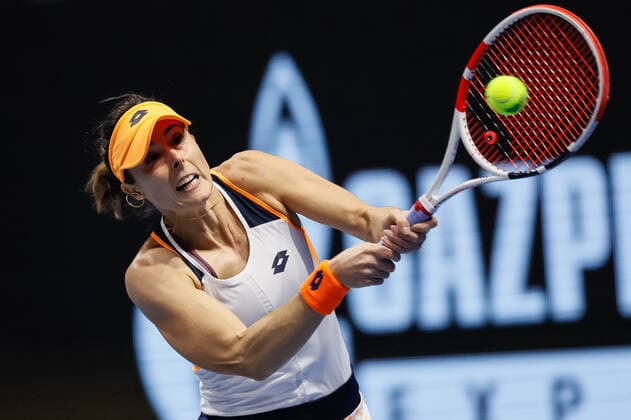 St. Petersburg Ladies Trophy 2022 - Day One Alize Cornet of France returns the ball to Elise Mertens of Belgium during the women s singles Round of 32 match of the WTA, Tennis Damen 500 St. Petersburg Ladies Trophy 2022 International Tennis Tournament on February 7, 2022 at the Sibur Arena in Saint Petersburg, Russia. Saint Petersburg Russia  Copyright: xMikexKireevx originalFilename:kireev-stpeters220207_npfQz.jpg