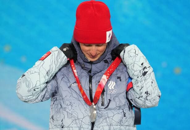 China Olympics 2022 Medal Ceremony 8107202 07.02.2022 Silver medalist Russian Olympic Committee s Denis Spitsov poses on the podium during the medal ceremony for the men s cross-country skiathlon 2x15 km event of the Beijing 2022 Winter Olympic Games, Olympische Spiele, Olympia, OS at the Medal Plaza in Zhangjiakou, China. Pavel Bednyakov Sputnik Zhangjiakou China  Copyright: xPavelxBednyakovx