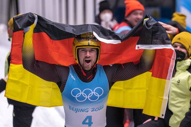 06.02.2022, National Sliding Centre, Yanqing, CHN, Olympische Winterspiele, Peking 2022, Rodeln, Einsitzer, Herren, 4. Lauf, im Bild Goldmedaillengewinner und Olympiasieger Johannes Ludwig (GER) Gold medalist and Olympic champion Johannes Ludwig of Germany during the 4th run of men Luge single seater competition for the Winter Olympic Games, Olympische Spiele, Olympia, OS Beijing 2022. National Sliding Centre in Yanqing, China on 2022 02 06. Expa Yanqing *** 06 02 2022, National Sliding Centre, Yanqing, CHN, Winter Olympic Games, Beijing 2022, Luge, single seater, men, 4 run, in picture gold medalist and Olympic champion Johannes Ludwig GER Gold medalist and Olympic champion Johannes Ludwig of Germany during the 4th run of men Luge single seater competition for the Winter Olympic Games Beijing 2022 National Sliding Centre in Yanqing, China on 2022 02 06 Expa Yanqing  EP_gro