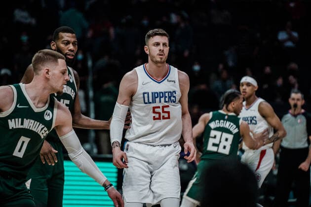 06.02.2022, USA, Los Angeles, crypto.com Arena, Basketball Herren, NBA, Basketball Herren, USA Saison 2021 2022, Los Angeles Clippers - Milwaukee Bucks Isaiah Hartenstein (Clippers, mi.)
