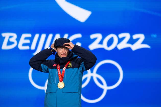 220207 Nils van der Poel of Sweden with the gold medal at the medal ceremony for men s 5000 meter Speed skating, Eisschnelllauf during day 3 of the 2022 Winter Olympics on February 7, 2022 in Beijing. Photo: Mathias Bergeld BILDBYRAN kod MB MB0311 Olympic Games, Olympische Spiele, Olympia, OS olympics winter olympics os ol olympiska spel vinter-os olympiske leker peking peking 2022 beijing 2022 beijing 2022 olympic games beijing 2022 winter olympic games peking-os beijing-ol vinter-ol 3 bbeng medaljceremoni medaljeseremoni medal ceremony sweden sverige jubel guld os-guld Copyright: MATHIASxBERGELD BB220207MB130