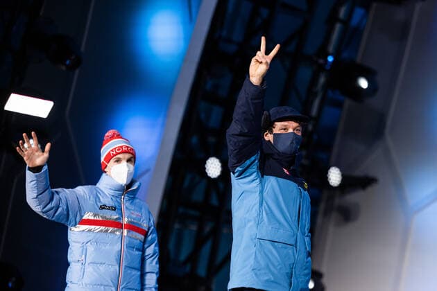 220207 Hallgeir Engebraten of Norway celebrating his bronze medal and Nils van der Poel of Sweden celebrating his gold medal on the podium the at the medal ceremony for men s 5000 meter Speed skating, Eisschnelllauf during day 3 of the 2022 Winter Olympics on February 7, 2022 in Beijing. Photo: Mathias Bergeld BILDBYRAN kod MB MB0311 Olympic Games, Olympische Spiele, Olympia, OS olympics winter olympics os ol olympiska spel vinter-os olympiske leker peking peking 2022 beijing 2022 beijing 2022 olympic games beijing 2022 winter olympic games peking-os beijing-ol vinter-ol 3 bbeng medaljceremoni medaljeseremoni medal ceremony sweden sverige jubel guld os-guld norge norway Copyright: MATHIASxBERGELD BB220207MB137