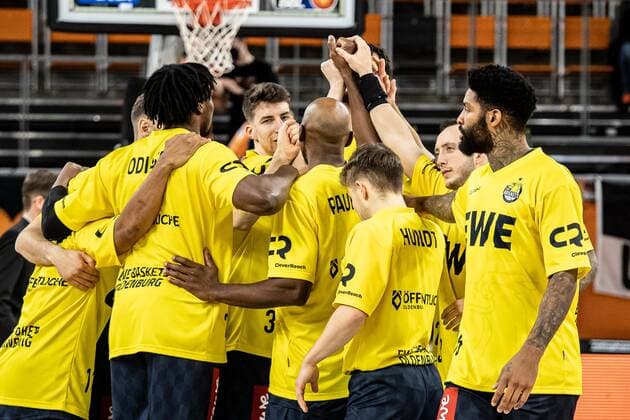 EWE Baskets Oldenburg vor dem Spiel GER, Ratiopharm Ulm vs. EWE Baskets Oldenburg, easycredit 1.Bundesliga Basketball, 20.Spieltag, Saison 2021 22, 07.02.2022 Ratiopharm Ulm vs. EWE Baskets Oldenburg, 1.Basketball Bundesliga Neu-Ulm Copyright: xEibner-Pressefoto RogerxBuerkex EP_EER