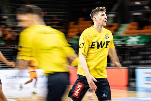 Alen Pjanic (Ewe Baskets Oldenburg, 35) beim aufwaermen GER, Ratiopharm Ulm vs. EWE Baskets Oldenburg, easycredit 1.Bundesliga Basketball, 20.Spieltag, Saison 2021 22, 07.02.2022 Ratiopharm Ulm vs. EWE Baskets Oldenburg, 1.Basketball Bundesliga Neu-Ulm Copyright: xEibner-Pressefoto RogerxBuerkex EP_EER