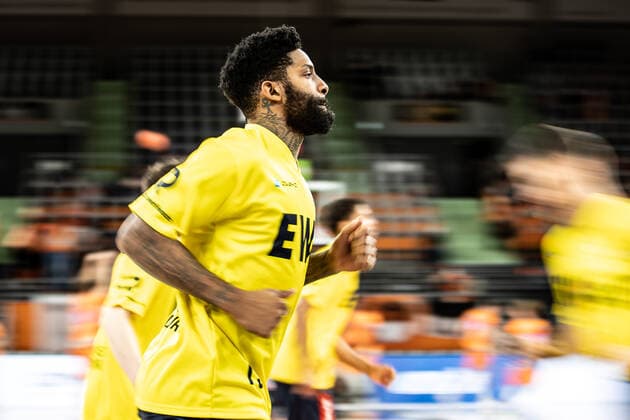 Cameron Clark (Ewe Baskets Oldenburg, 15) beim Aufwaermen1 GER, Ratiopharm Ulm vs. EWE Baskets Oldenburg, easycredit 1.Bundesliga Basketball, 20.Spieltag, Saison 2021 22, 07.02.2022 Ratiopharm Ulm vs. EWE Baskets Oldenburg, 1.Basketball Bundesliga Neu-Ulm Copyright: xEibner-Pressefoto RogerxBuerkex EP_EER