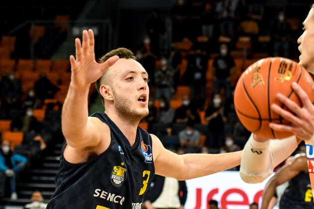 GER, BBL, ratiopharm ulm vs EWE Baskets Oldenburg 07.02.2022, ratiopharm arena, Neu-Ulm, GER, BBL, ratiopharm ulm vs EWE Baskets Oldenburg, im Bild Max Heidegger (Oldenburg, 3)