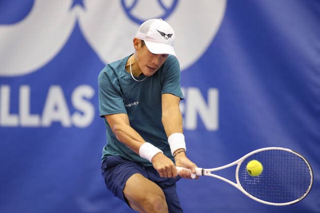 Tennis, ATP-Turnier in Dallas DALLAS, TX - FEBRUARY 07: Jason Jung (TPE) hits a backhand during the qualifying round of the Dallas Open on February 7, 2022 at the Styslinger Altec Tennis Complex in Dallas, TX. (Photo by George Walker Icon Sportswire) TENNIS: FEB 07 Dallas Open Icon22020710
