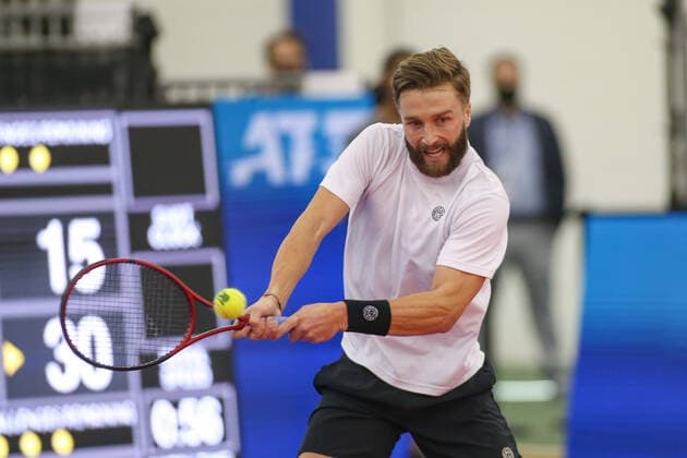 Tennis, ATP-Turnier in Dallas DALLAS, TX - FEBRUARY 07: Liam Broady (GBR) hits a backhand during the qualifying round of the Dallas Open on February 7, 2022 at the Styslinger Altec Tennis Complex in Dallas, TX. (Photo by George Walker Icon Sportswire) TENNIS: FEB 07 Dallas Open Icon22020713