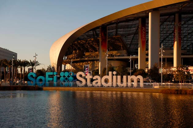 INGLEWOOD, CA - FEBRUARY 07: A general exterior view of SoFi Stadium prior to hosting Super LVI, Monday, February 7, 2022, in Inglewood, CA. (Photo by Brandon Sloter Icon Sportswire) NFL, American Football Herren, USA FEB 07 Super Bowl LVI - SoFi Stadium Icon220207034