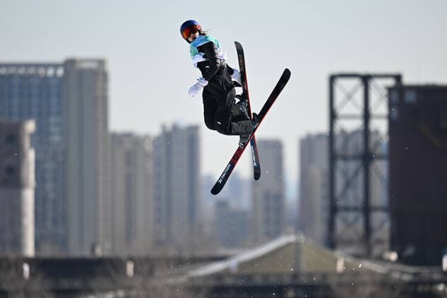 (220208) -- BEIJING, Feb. 8, 2022 -- Gu Ailing of China competes during women s freeski big air final at Big Air Shougang in Beijing, capital of China, Feb. 8, 2022. ) (XHTP)(BEIJING2022)CHINA-BEIJING-OLYMPIC Winter games, Winterspiele,Spiele, Summer games WOMEN S FREESKI BIG AIR-FINAL (CN) LixGa 